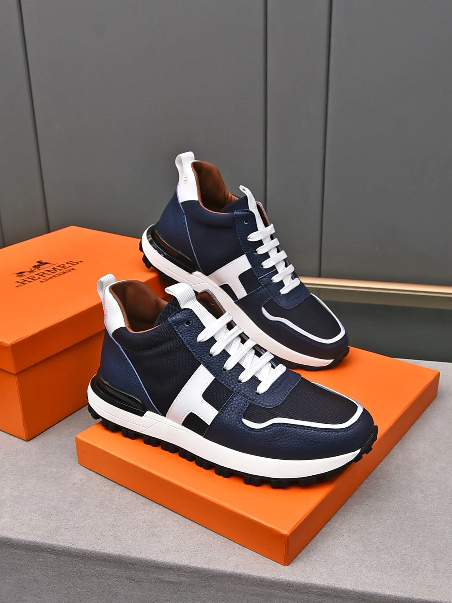 📛📛📛PPP480 (Hermes high-top)🆕Men's color-blocked sneakers, decorated with textured calfskin details. Spliced ​​with original cowhide, this shoe draws inspiration from the equestrian world, integrating technical details and practical functions. Breathable sheep lining, rubber wear-resistant outsole, high-end quality, every detail is perfectly combined! Size: 38-44 (45 can be customized)